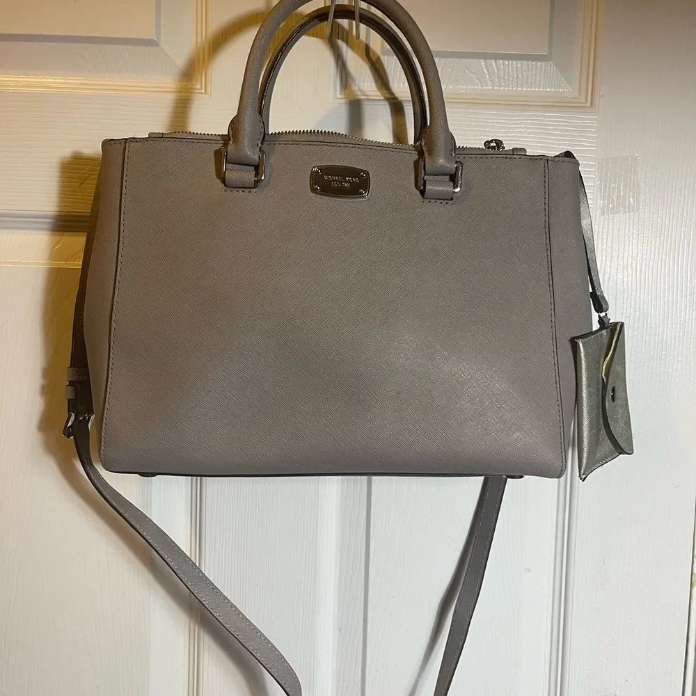 Michael Kors Gray leather Satchel/ shoulder bag with silver tone hardwares.